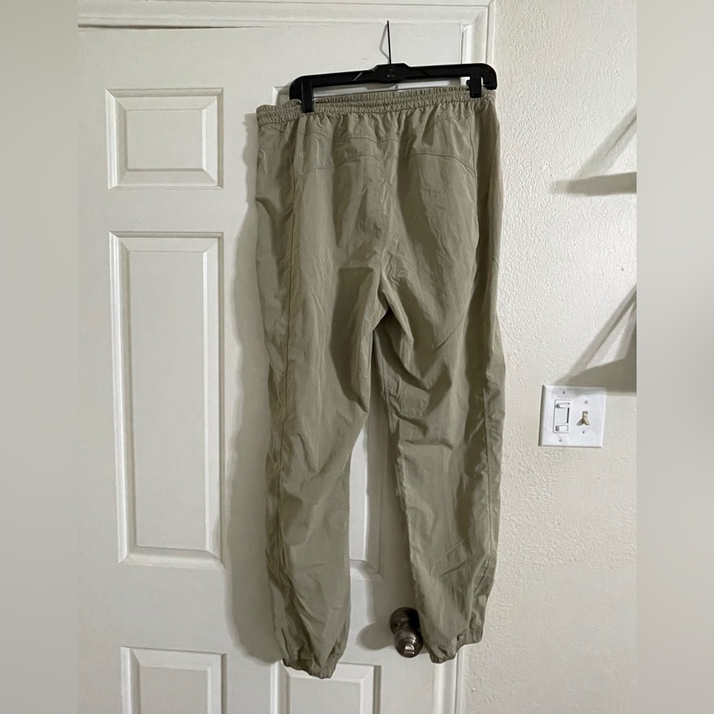 Lululemon women’s joggers - khaki